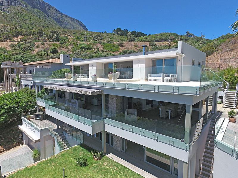 To Let 8 Bedroom Property for Rent in Llandudno Western Cape